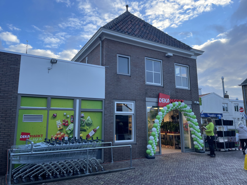 Reportage Dekamarkt opent 100e winkel in Egmond aan Zee