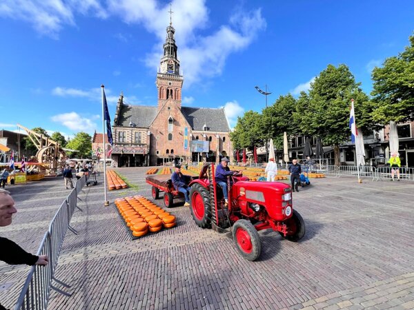 Foto tractor plein Alkmaar 2.jpg