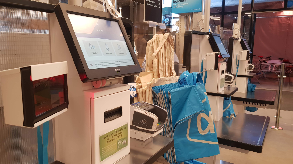 zelfscan AH Albert Heijn Bouwens afrekenen kassa.jpg