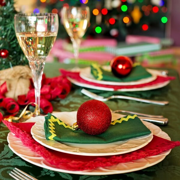 christmas-table-1909796_1920.jpg
