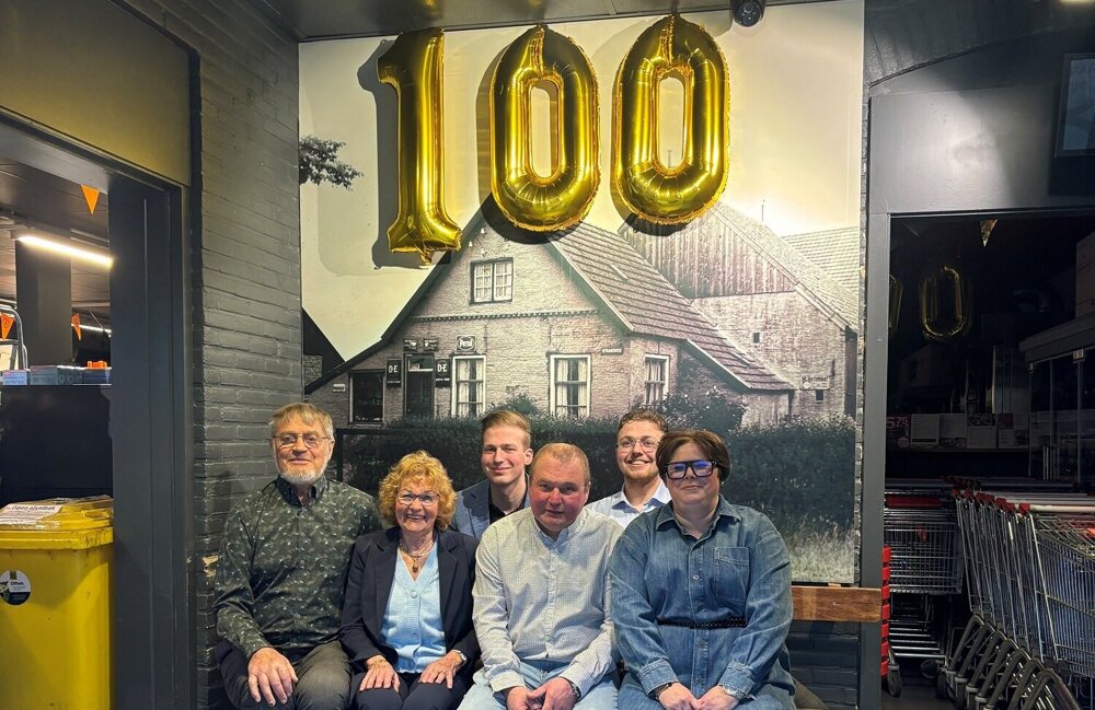 100 jaar juiste versie.jpg