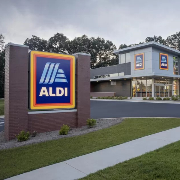 csm_Exterior_Front_Entrance_with_ALDI_Sign_Harrisburg_97934e0031.jpg
