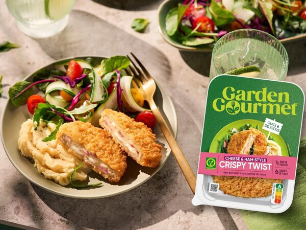 Garden_Gourmet_FR_Fuse_Cordon_Blue_Style_Lifestyle_potatoes_horizontal_with pack (2).jpg