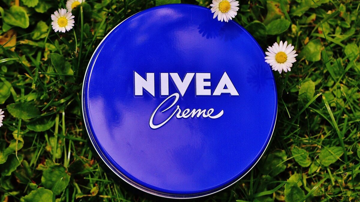 nivea-1495475_1920.jpg