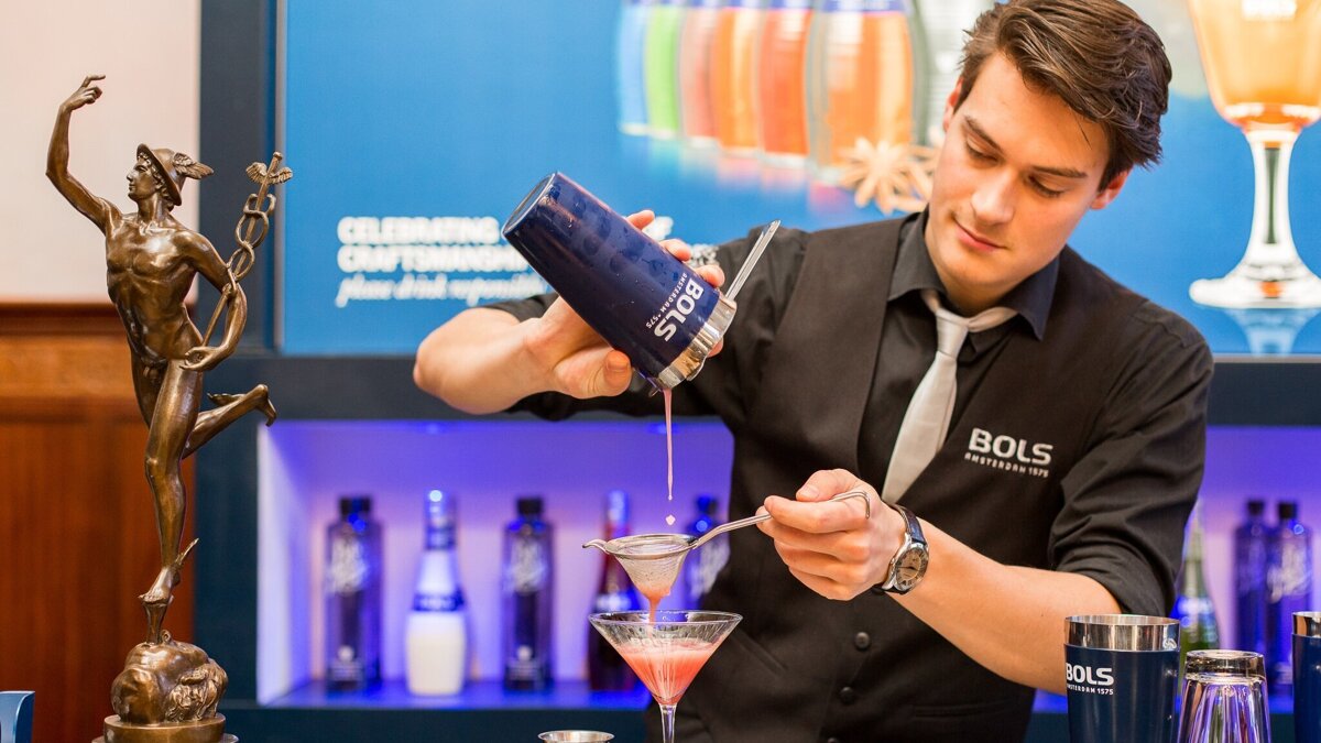 Bols Cocktail Glas Shaker.jpg