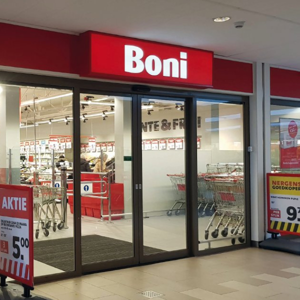 Boni voorpui ingang winkel.jpg