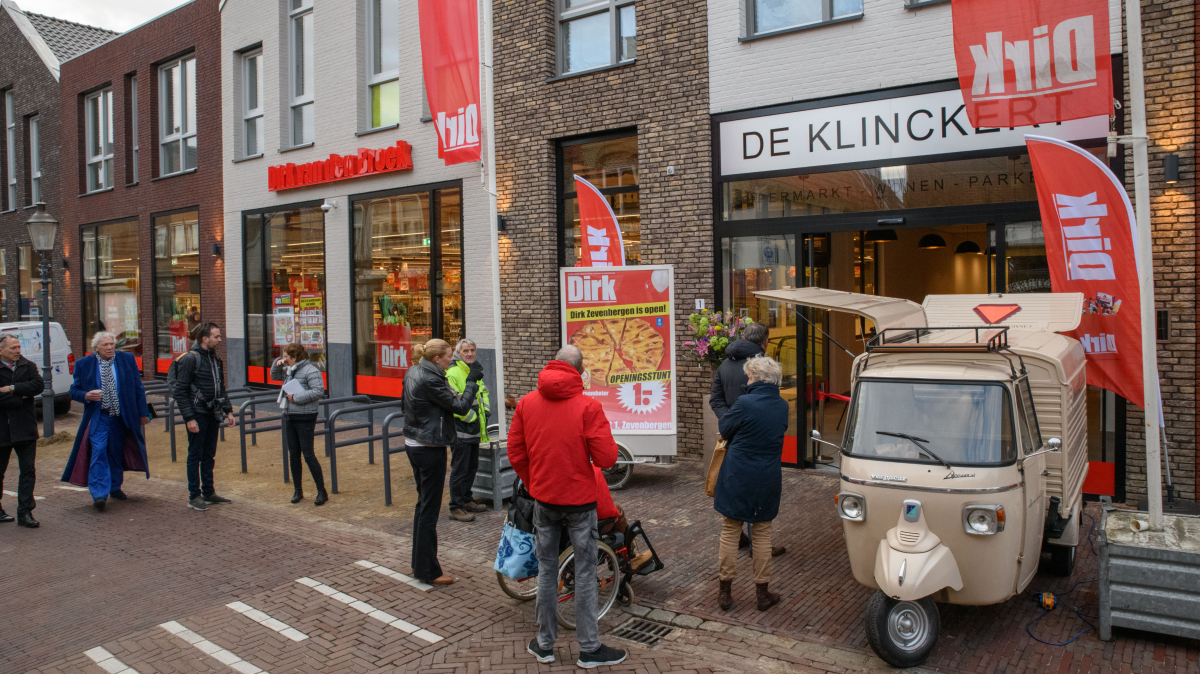 Dirk opening vooraanzicht winkel.jpg