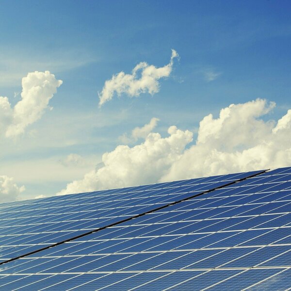 photovoltaic-2138992_1920.jpg