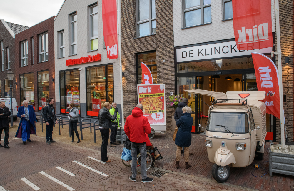 Dirk opening vooraanzicht winkel.jpg