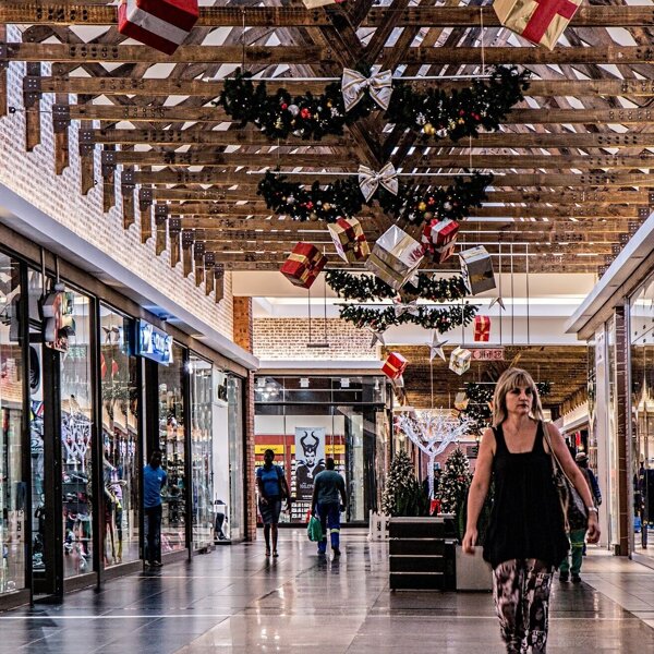 shopping-mall-522619_1920.jpg