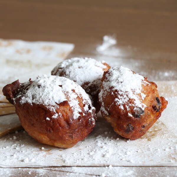 deep-fried-doughnut-balls-3905346_1920.jpg