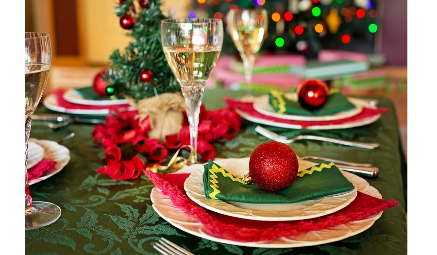christmas-table-1909796_1920.jpg