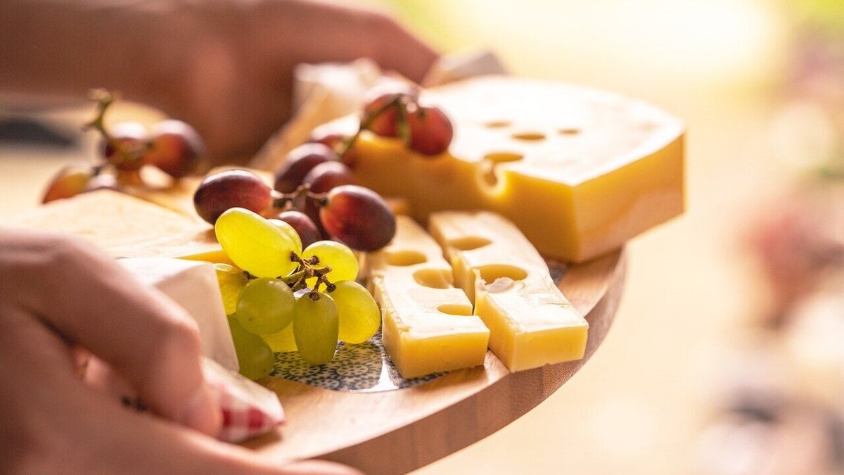cheese-platter-6153716_1280.jpg