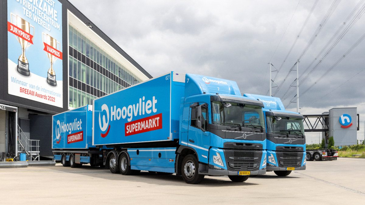 Vrachtwagen met aanhanger.png