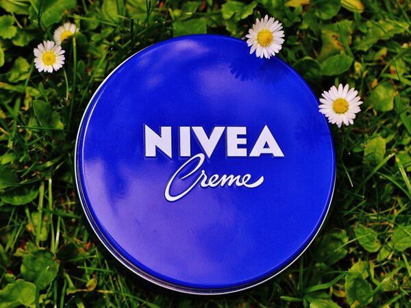 nivea-1495475_1920.jpg