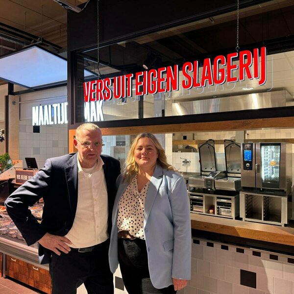 Plus-ondernemer Sijbolt Greidanus en bedrijfsleidster Josine Broekhuizen.jpg