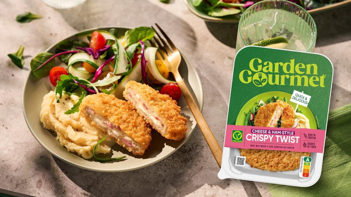 Garden_Gourmet_FR_Fuse_Cordon_Blue_Style_Lifestyle_potatoes_horizontal_with pack (2).jpg