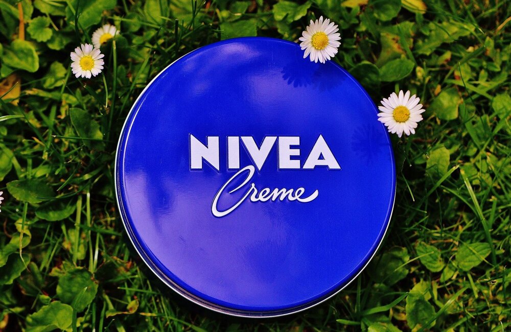 nivea-1495475_1920.jpg