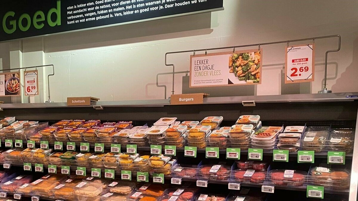 Foto PLUS test vernieuwde schapindeling vers vlees en vleesvervangers in hetzelfde schap.jpg