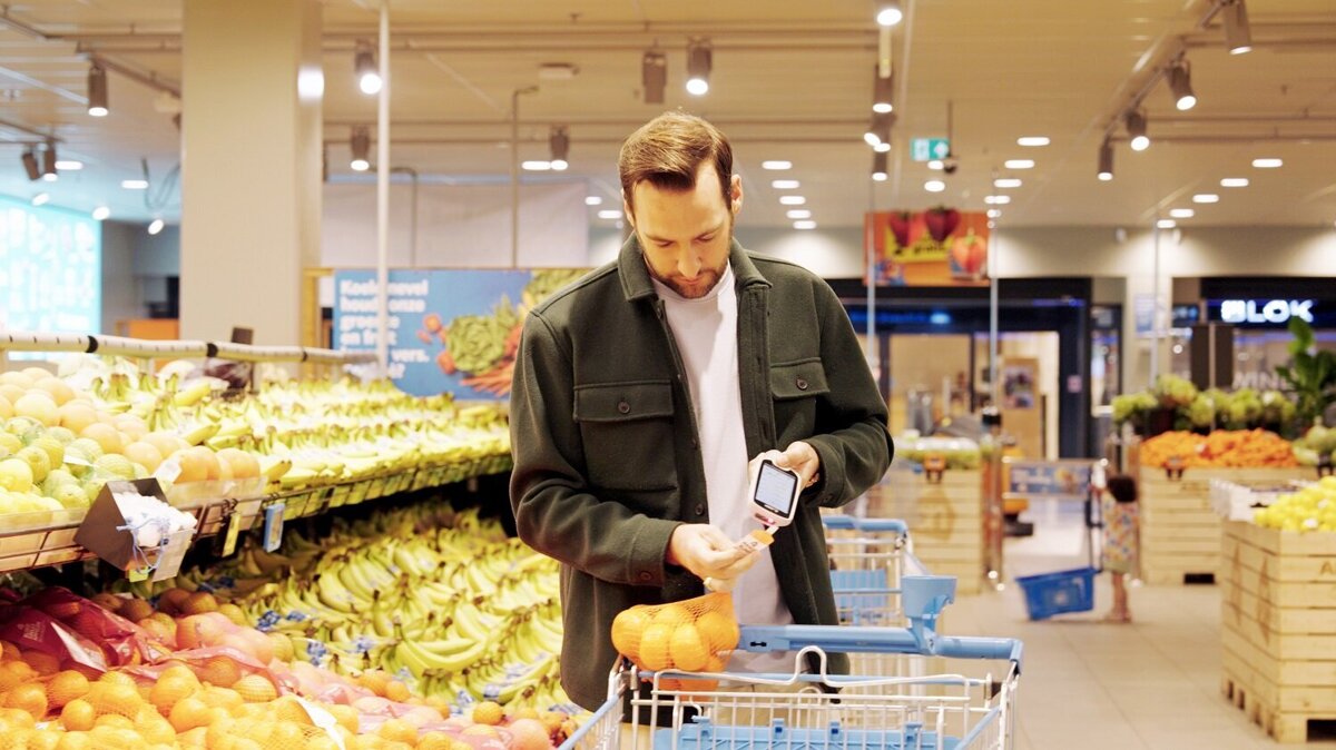GS1_QR_scannen_in_supermarkt (1).jpg