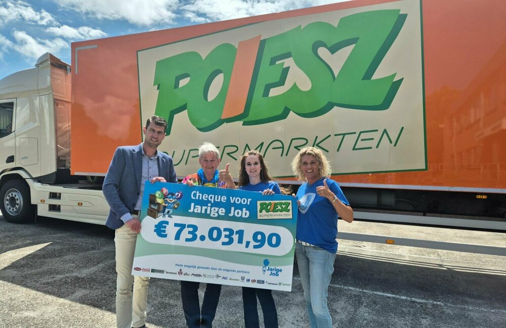 Foto - Poiesz doneert €73.03190 aan Stichting Jarige Job.jpg