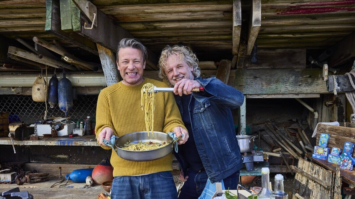Jamie Oliver & Bart van Olphen - Food - HR - Photographer_ David Loftus.jpg
