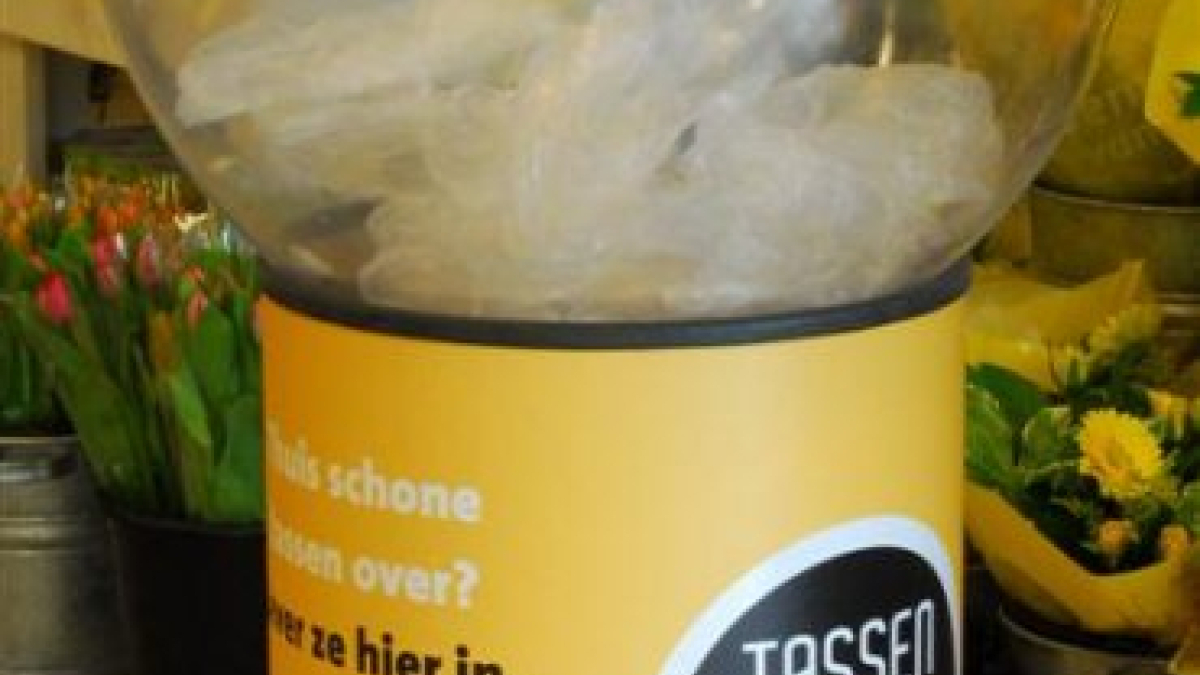 tassenbol_large.jpg