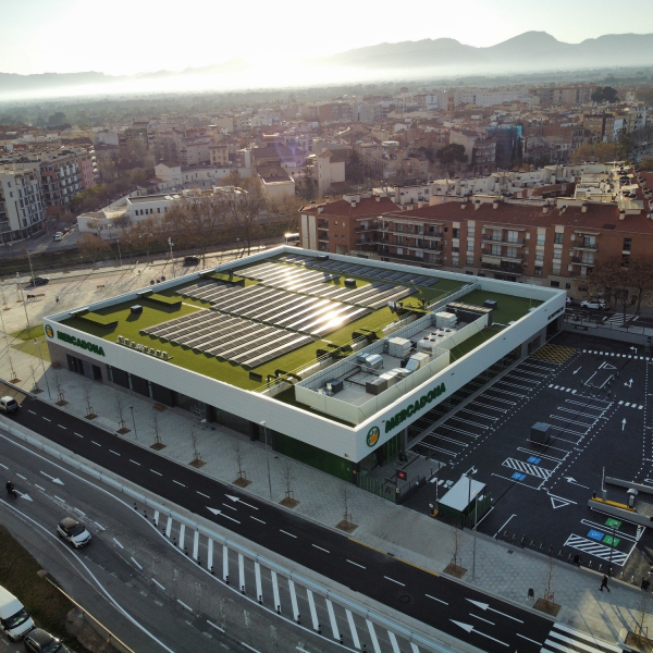 Solar pannels at Cambrils supermarket.jpg