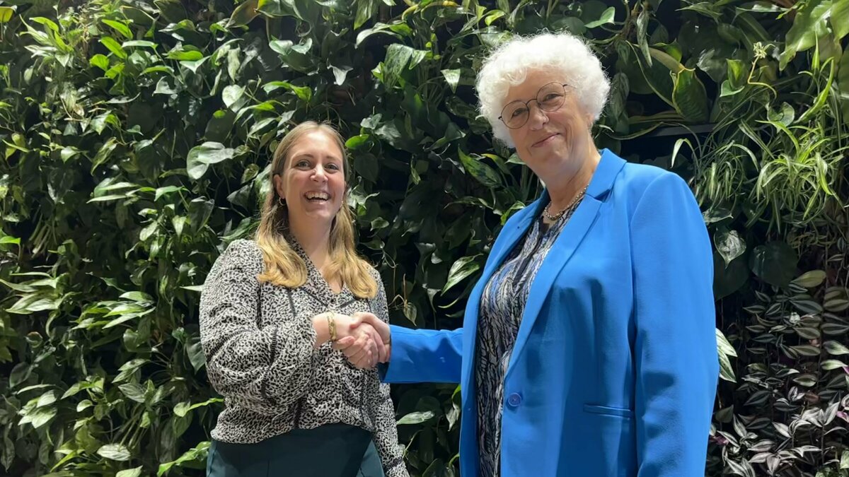 Mirjam Boekestijn en Annie van de Riet.jpg