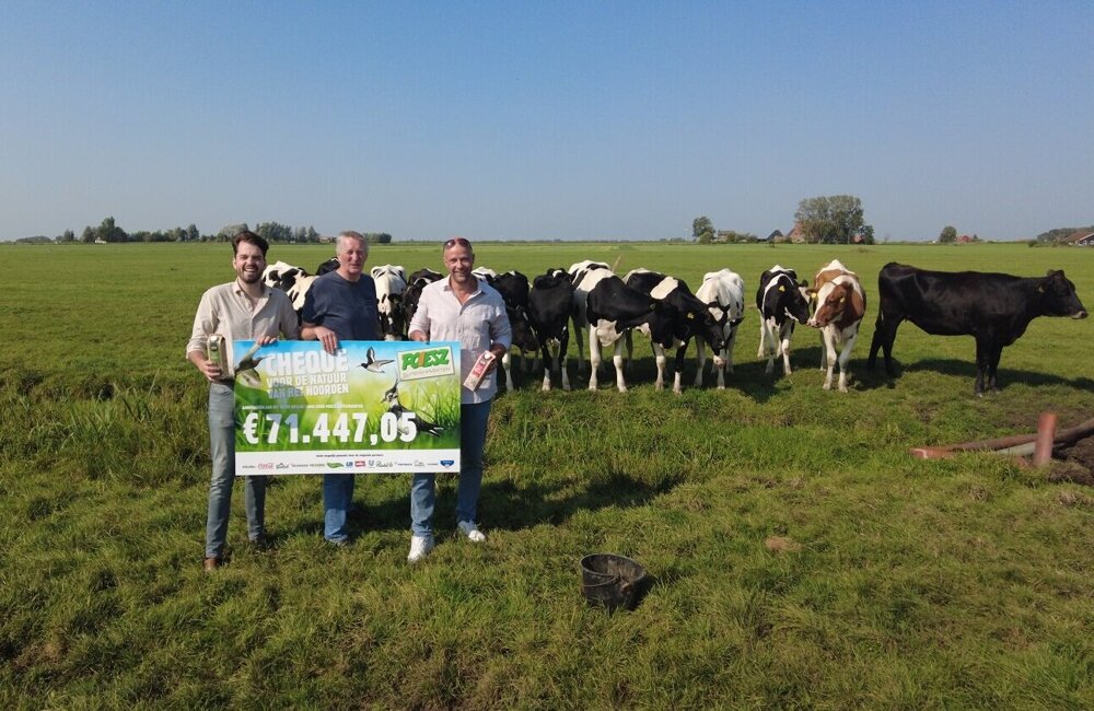 Foto Poiesz doneert €71.44705 aan het Weide Weelde fonds.jpg