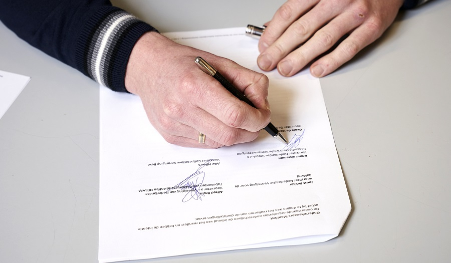 branche-zet-handtekening-onder-manifest2.jpg
