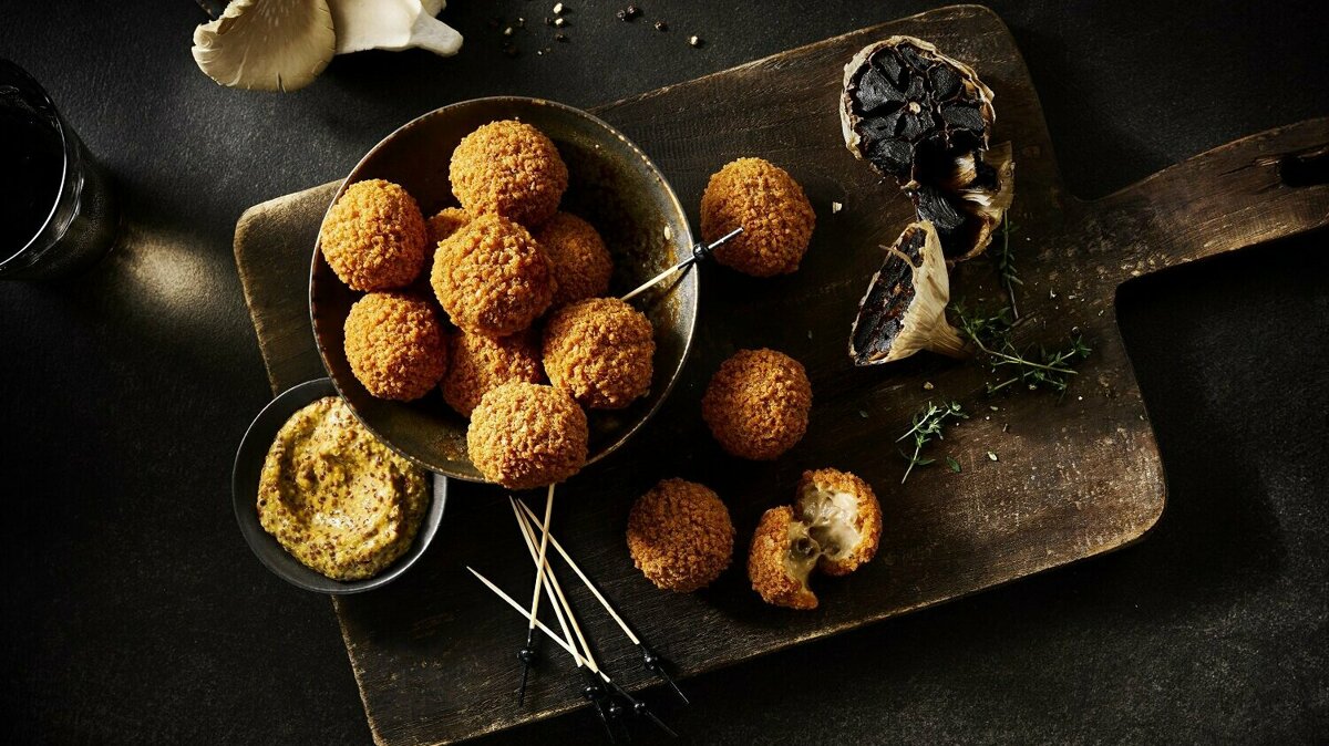 240226_NEW FORREST_KWEKKEBOOM O-A_Oesterzwam bitterbal_liggend.jpg