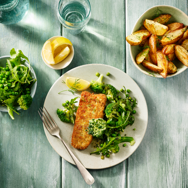 Garden Gourmet_Crispy Fish Fillet_Crispy fried fish fillet with vegetable salad.png