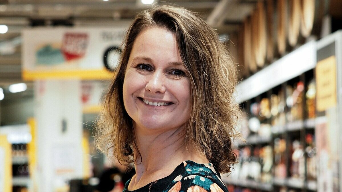 Monique in de winkel.jpg