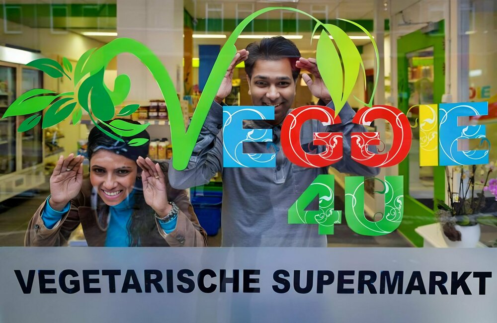 Mila_Raj-upscaled_x4_light-100%_exposure_correction (1).jpg