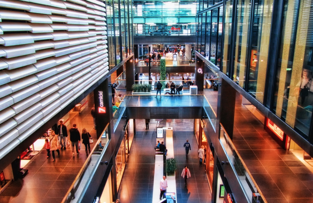 shopping-mall-1184340_1920.jpg