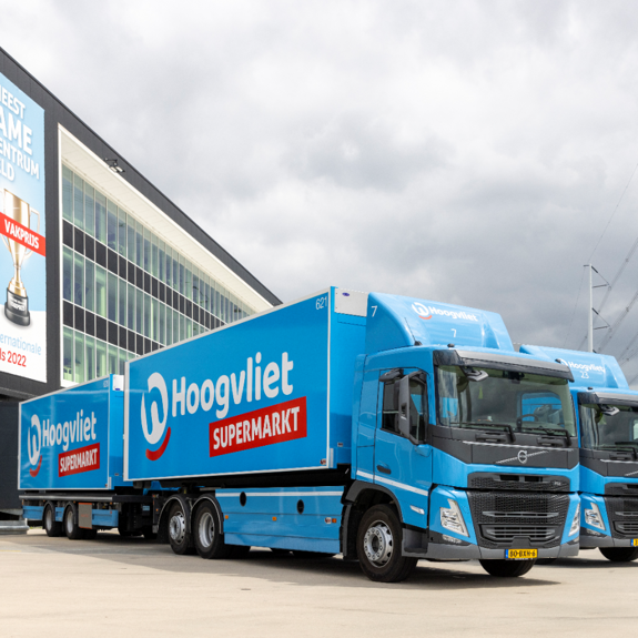 Vrachtwagen met aanhanger.png