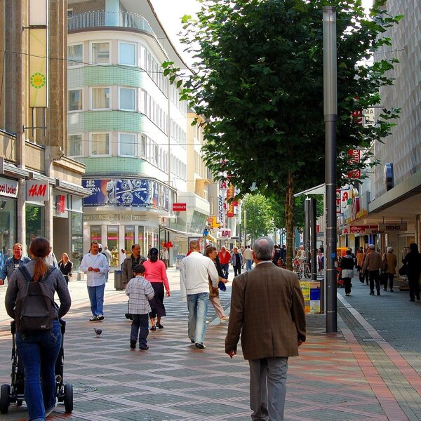 pedestrian-zone-347468_1920.jpg