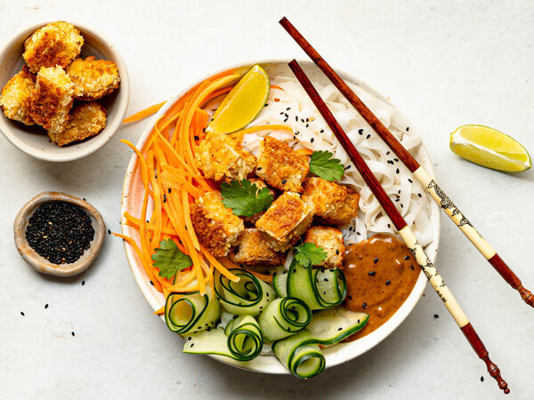 Fotocredit_ De Hippe Vegetariër - Stevige Tofu - Noodlebowl liggend.jpg
