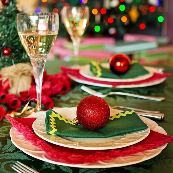 christmas-table-1909796_1920.jpg