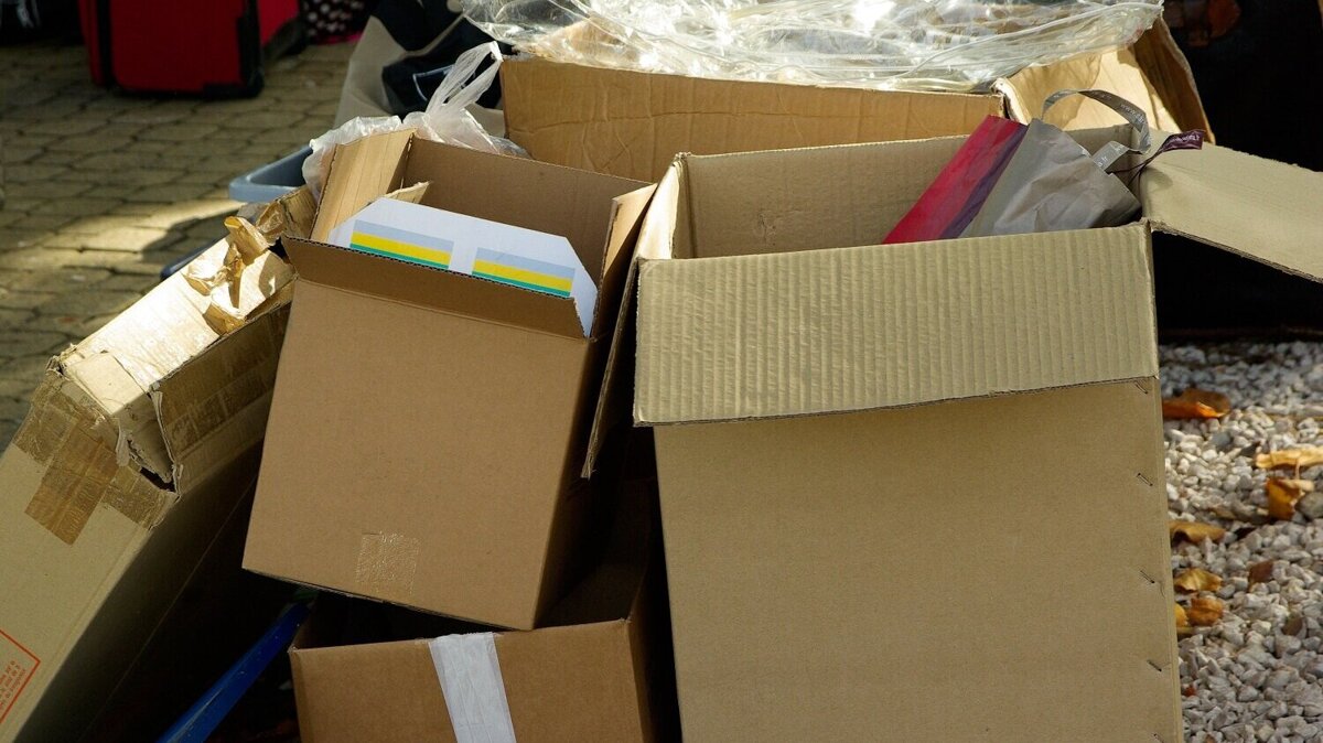 boxes-970950.jpg