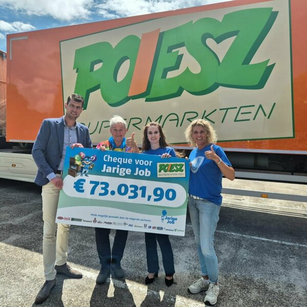 Foto - Poiesz doneert €73.03190 aan Stichting Jarige Job.jpg