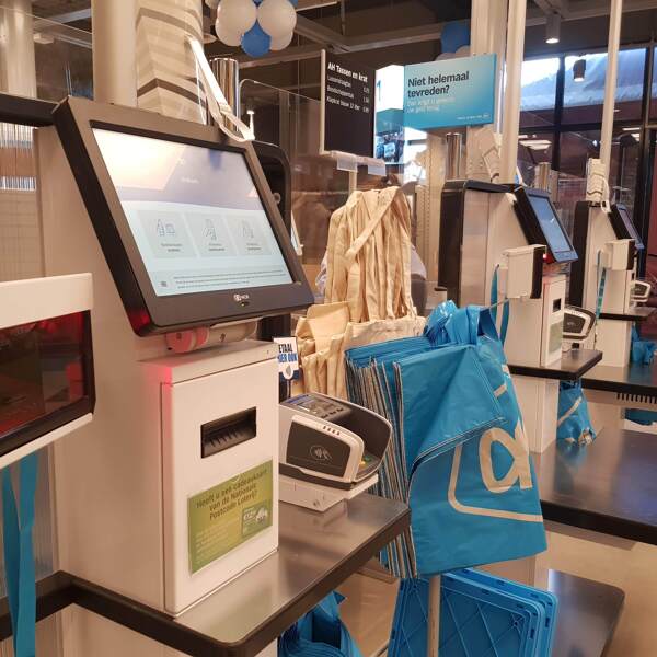 zelfscan AH Albert Heijn Bouwens afrekenen kassa.jpg