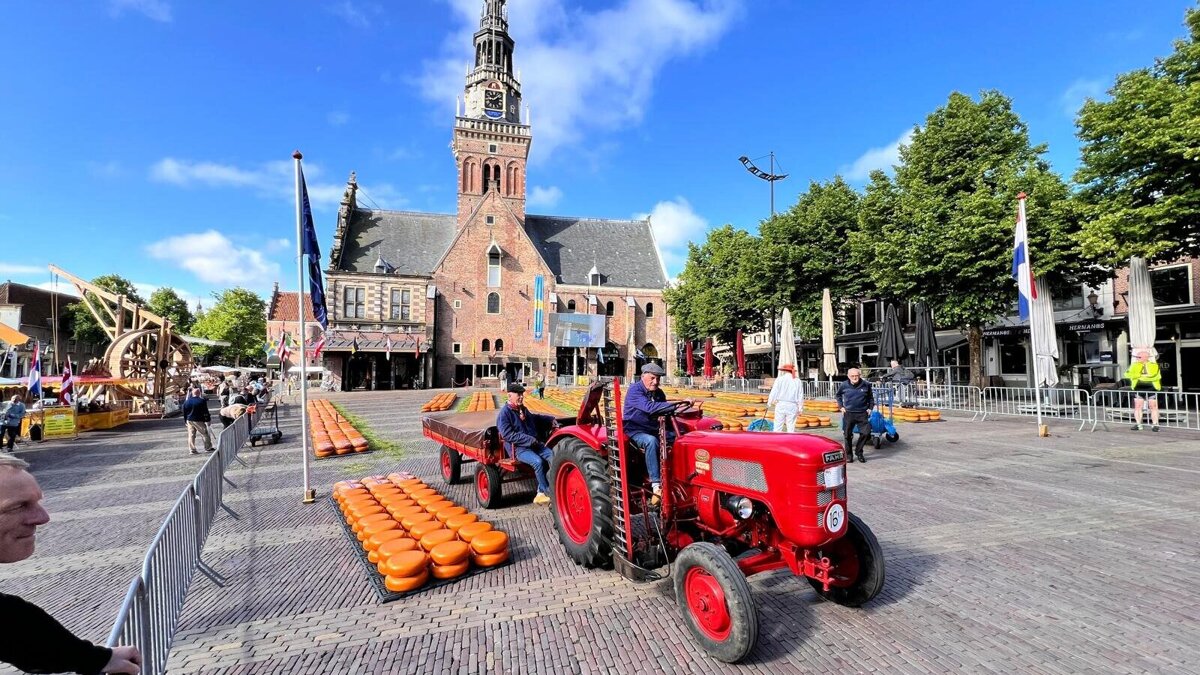 Foto tractor plein Alkmaar 2.jpg