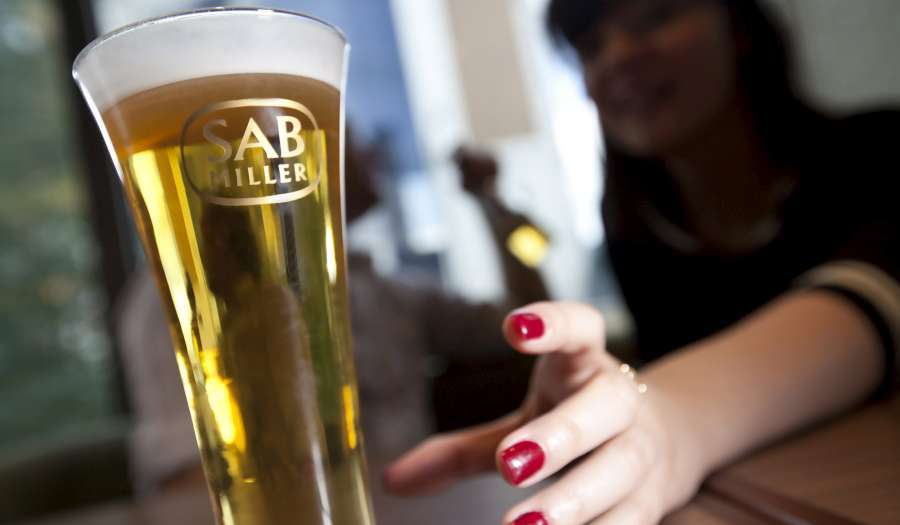 sabmiller_sab_miller_bier_kroeg_vrouw_drank_glas_horeca-a900x525.jpg