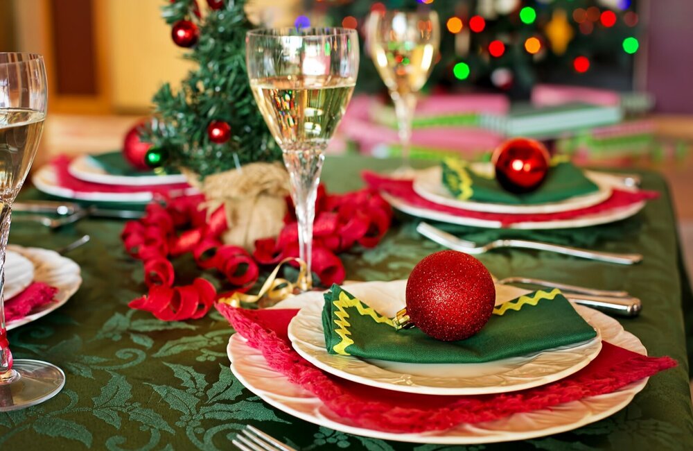 christmas-table-1909796_1920.jpg