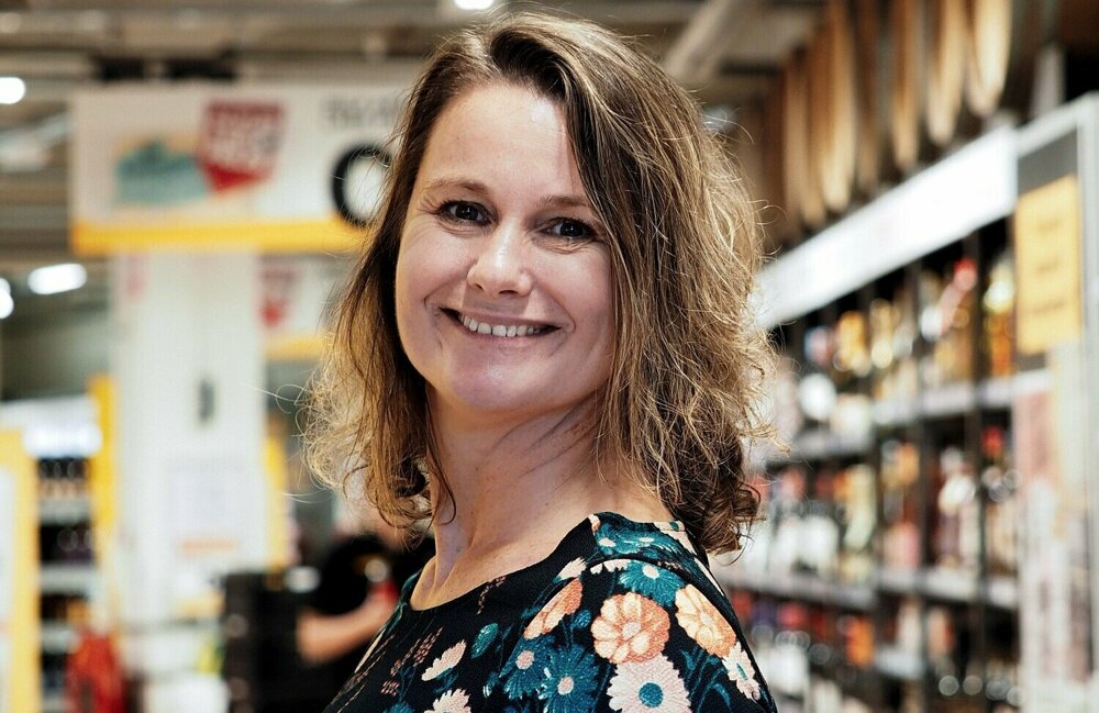 Monique in de winkel.jpg