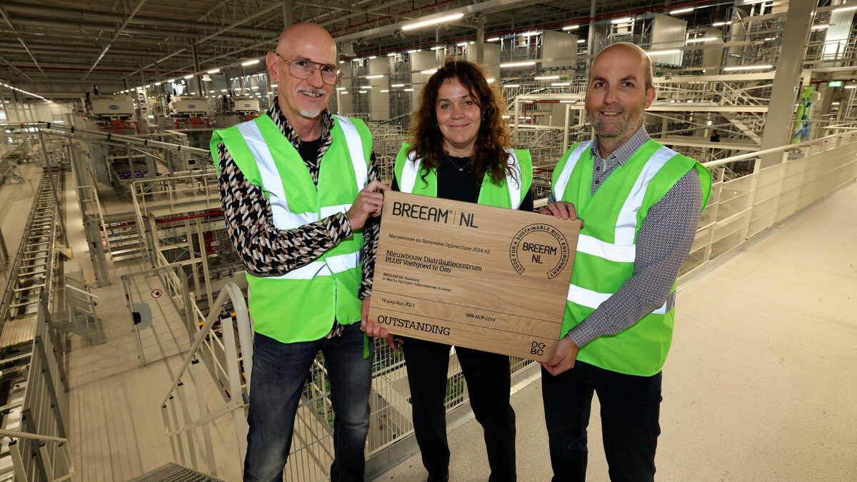 Afbeelding uitreiking BREEAM-NL certificaat.jpg