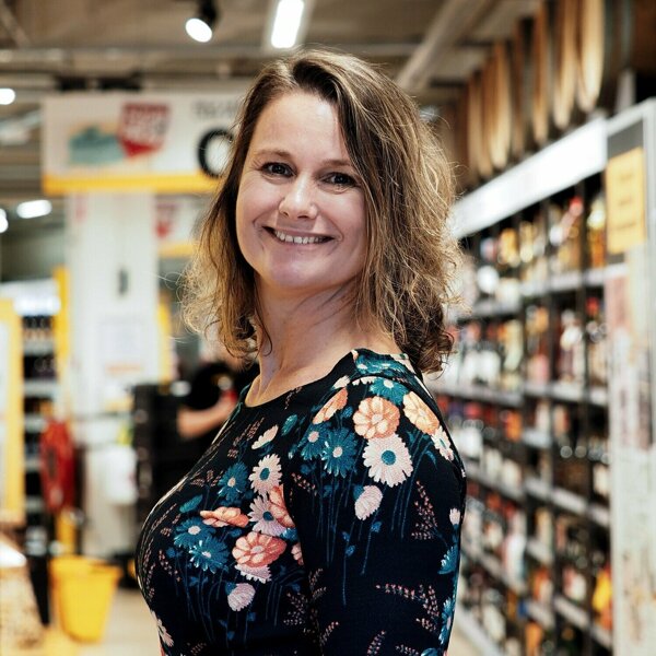 Monique in de winkel.jpg