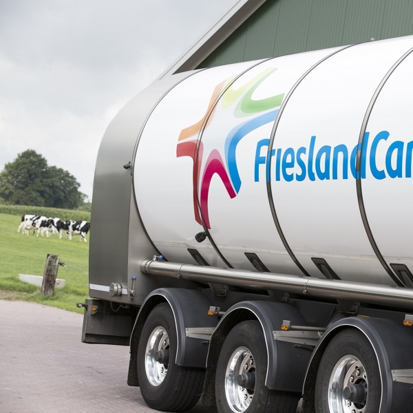 FrieslandCampina Melktruck Vrachtwachten Melk Koeien Boer.jpg